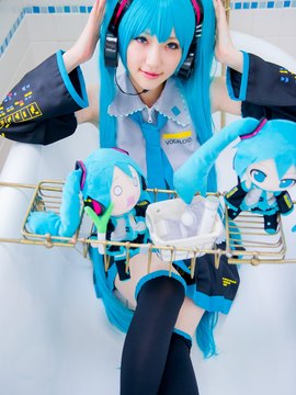 Vocaloid - Hatsune Miku cosplay by Kuuya_091