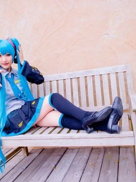 Vocaloid - Hatsune Miku cosplay by Kuuya_282