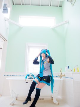 Vocaloid - Hatsune Miku cosplay by Kuuya_107