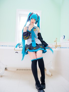 Vocaloid - Hatsune Miku cosplay by Kuuya_110