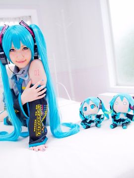 Vocaloid - Hatsune Miku cosplay by Kuuya_206