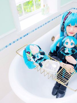 Vocaloid - Hatsune Miku cosplay by Kuuya_080