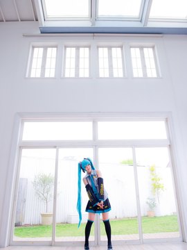 Vocaloid - Hatsune Miku cosplay by Kuuya_225