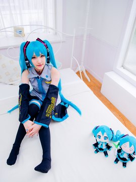 Vocaloid - Hatsune Miku cosplay by Kuuya_212