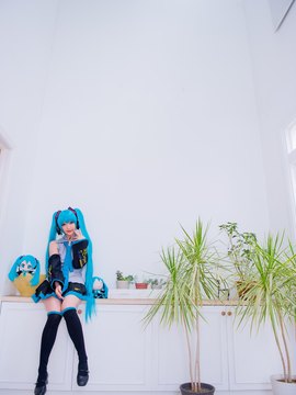 Vocaloid - Hatsune Miku cosplay by Kuuya_240