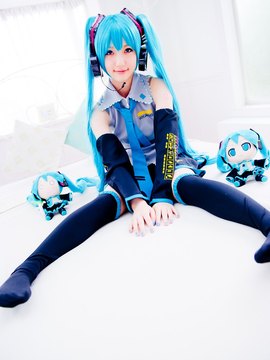 Vocaloid - Hatsune Miku cosplay by Kuuya_185