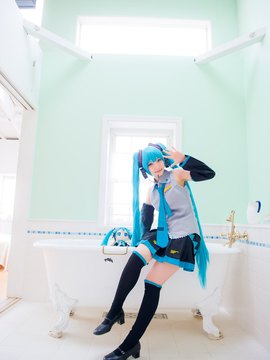 Vocaloid - Hatsune Miku cosplay by Kuuya_103