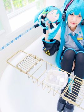 Vocaloid - Hatsune Miku cosplay by Kuuya_083