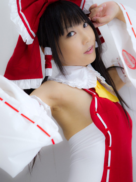 Touhou - Hakurei Reimu cosplay by Lenfried_020