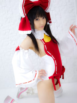 Touhou - Hakurei Reimu cosplay by Lenfried_010