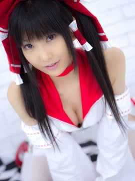 Touhou - Hakurei Reimu cosplay by Lenfried_011