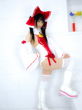 Touhou - Hakurei Reimu cosplay by Lenfried_008