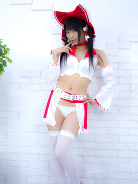 Touhou - Hakurei Reimu cosplay by Lenfried_009